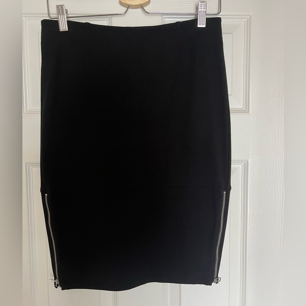 Aritzia Wilfred Black Skirt with Side Zippers Size 10